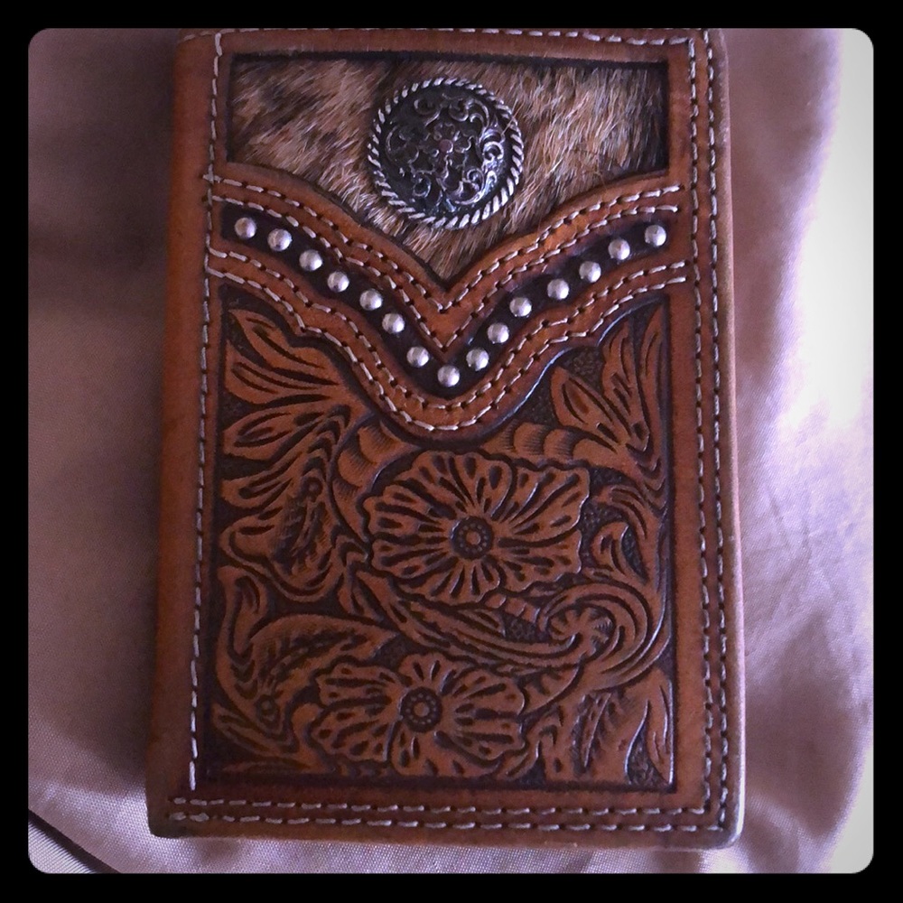 Cody James Trifold